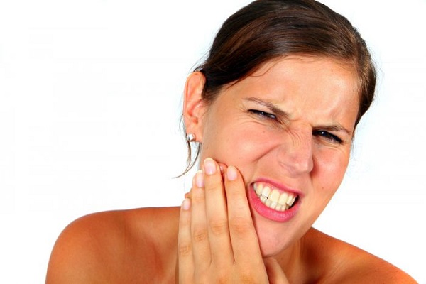 hạn chế tình trạng hàn răng bị đau