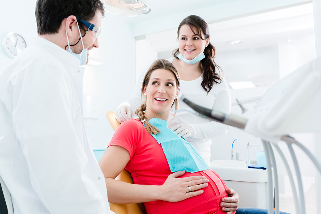 Nên khám răng định kì, đặc biệt khi mang thai